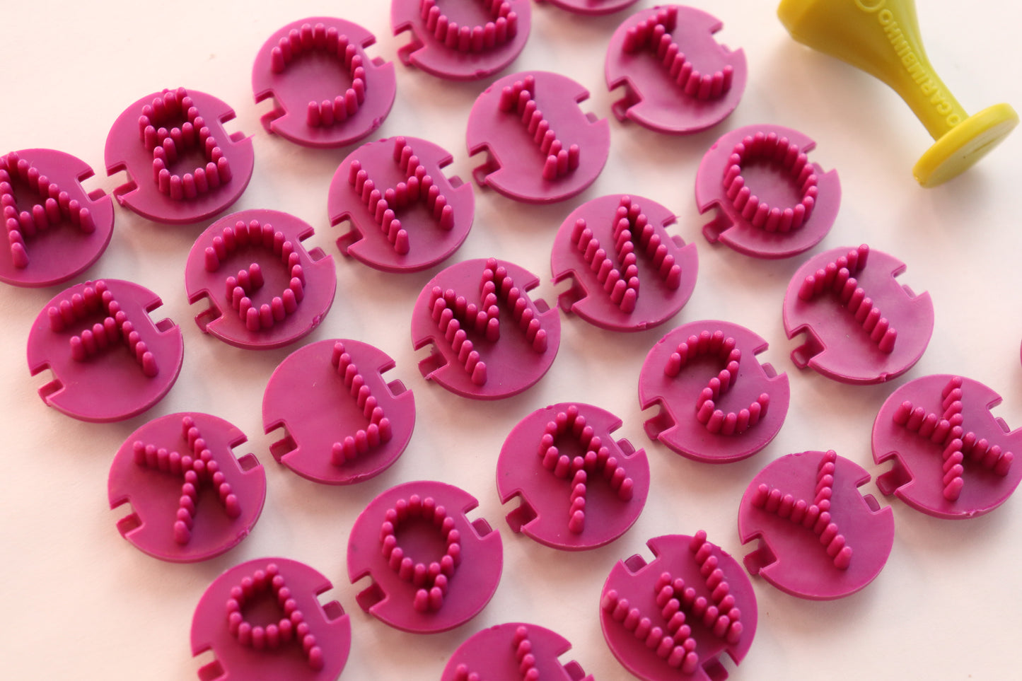 Carimbos para brigadeiros - Letras pontilhadas